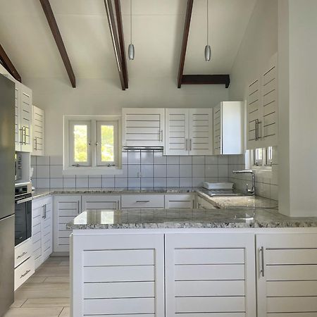 Vallonend Beachfront Villa With Excellent View Bel Ombre Exterior photo