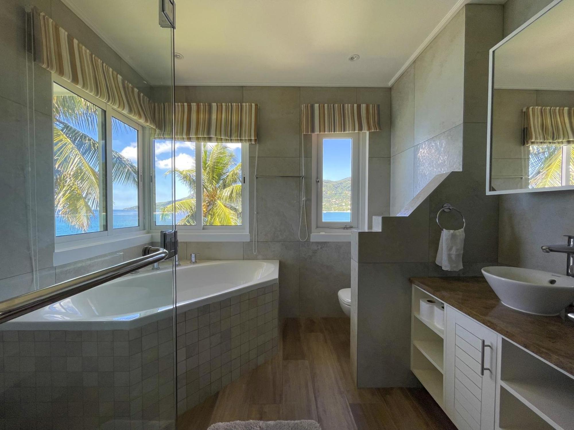 Vallonend Beachfront Villa With Excellent View Bel Ombre Exterior photo