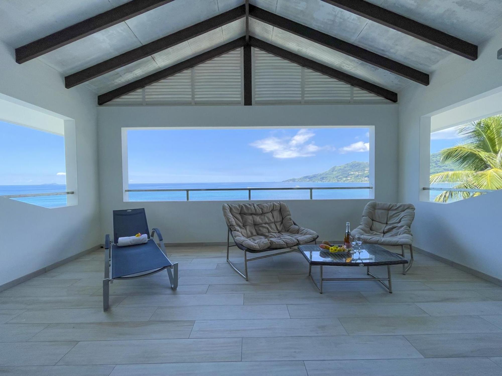 Vallonend Beachfront Villa With Excellent View Bel Ombre Exterior photo