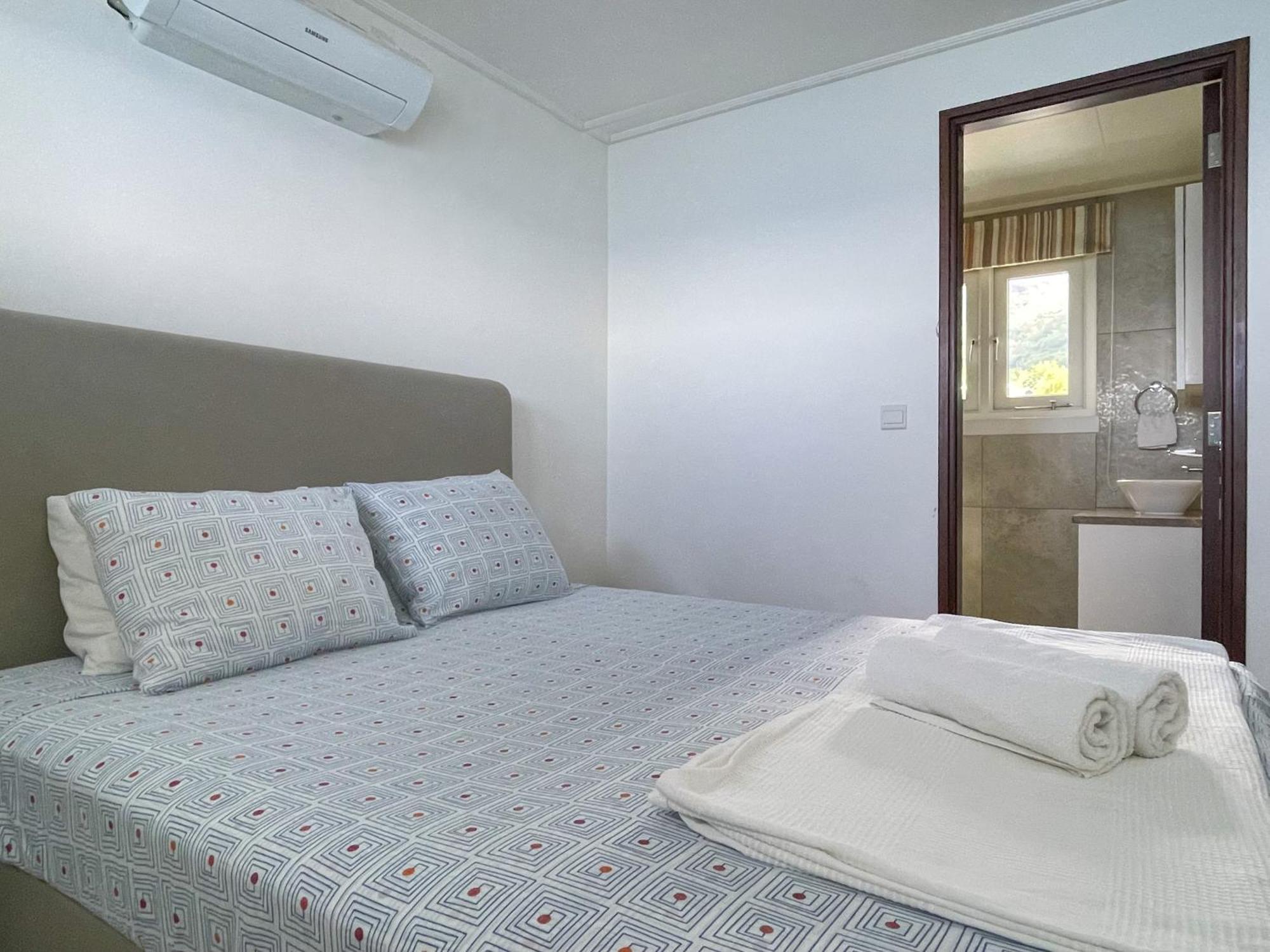 Vallonend Beachfront Villa With Excellent View Bel Ombre Exterior photo