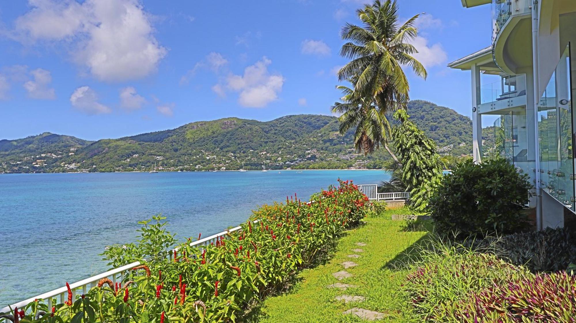 Vallonend Beachfront Villa With Excellent View Bel Ombre Exterior photo