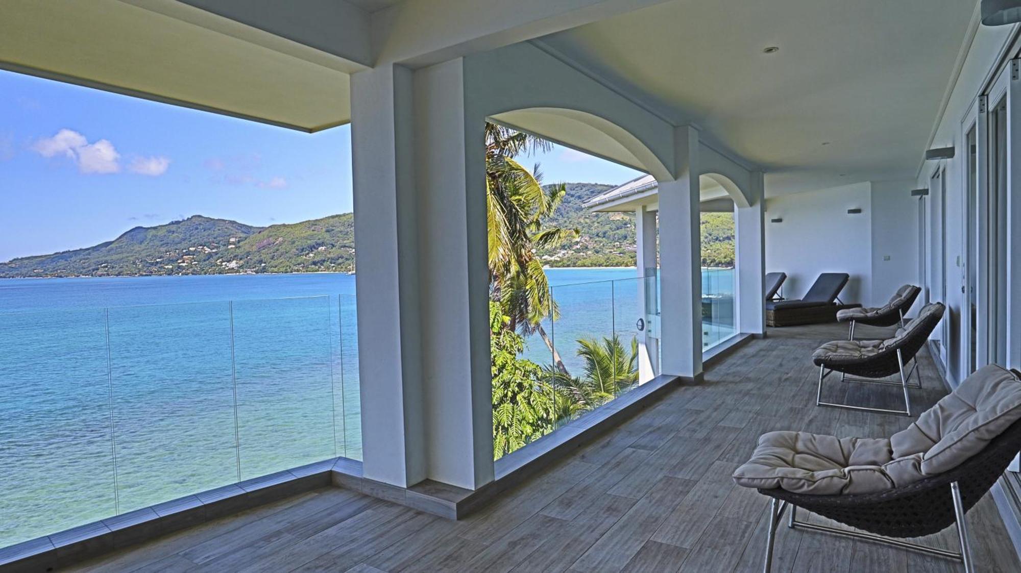 Vallonend Beachfront Villa With Excellent View Bel Ombre Exterior photo