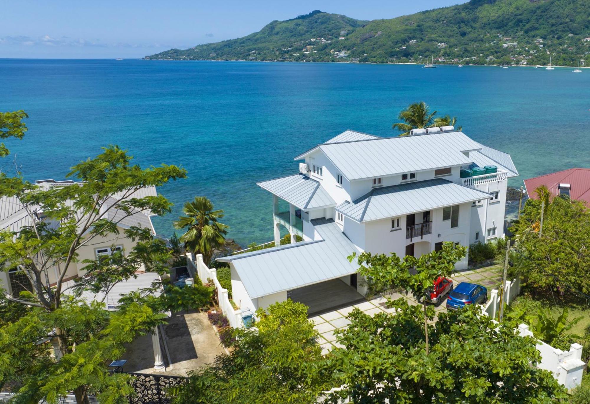 Vallonend Beachfront Villa With Excellent View Bel Ombre Exterior photo